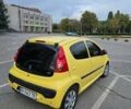 Желтый Пежо 107, объемом двигателя 1 л и пробегом 284 тыс. км за 5100 $, фото 8 на Automoto.ua