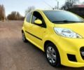 Желтый Пежо 107, объемом двигателя 1 л и пробегом 115 тыс. км за 5200 $, фото 1 на Automoto.ua