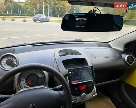 Желтый Пежо 107, объемом двигателя 1 л и пробегом 284 тыс. км за 5100 $, фото 17 на Automoto.ua