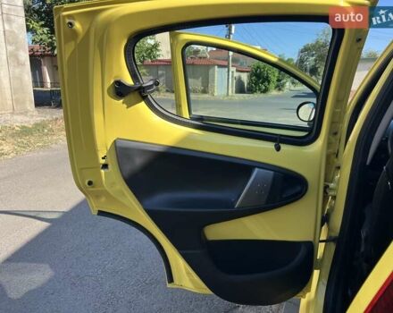 Жовтий Пежо 107, об'ємом двигуна 1 л та пробігом 52 тис. км за 6700 $, фото 21 на Automoto.ua