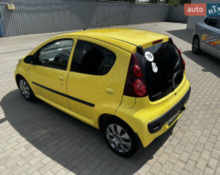 Желтый Пежо 107, объемом двигателя 1 л и пробегом 122 тыс. км за 5250 $, фото 5 на Automoto.ua