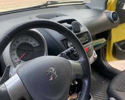 Желтый Пежо 107, объемом двигателя 1 л и пробегом 182 тыс. км за 5100 $, фото 5 на Automoto.ua