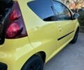 Жовтий Пежо 107, об'ємом двигуна 1 л та пробігом 134 тис. км за 4700 $, фото 2 на Automoto.ua