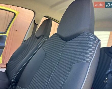 Жовтий Пежо 107, об'ємом двигуна 1 л та пробігом 52 тис. км за 6700 $, фото 17 на Automoto.ua