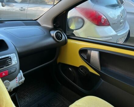 Жовтий Пежо 107, об'ємом двигуна 1 л та пробігом 134 тис. км за 4700 $, фото 5 на Automoto.ua