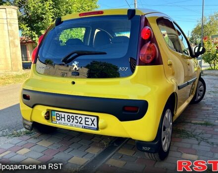 Жовтий Пежо 107, об'ємом двигуна 1 л та пробігом 52 тис. км за 6700 $, фото 1 на Automoto.ua