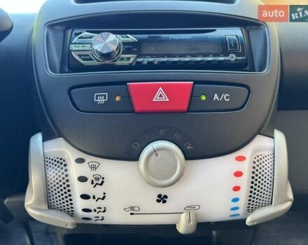 Жовтий Пежо 107, об'ємом двигуна 1 л та пробігом 52 тис. км за 6700 $, фото 13 на Automoto.ua