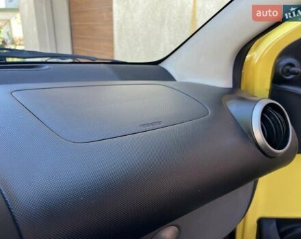 Жовтий Пежо 107, об'ємом двигуна 1 л та пробігом 52 тис. км за 6700 $, фото 11 на Automoto.ua