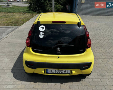 Желтый Пежо 107, объемом двигателя 1 л и пробегом 122 тыс. км за 5250 $, фото 7 на Automoto.ua