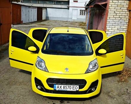 Желтый Пежо 107, объемом двигателя 1 л и пробегом 66 тыс. км за 5050 $, фото 3 на Automoto.ua