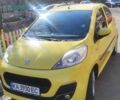 Желтый Пежо 107, объемом двигателя 1 л и пробегом 83 тыс. км за 6000 $, фото 1 на Automoto.ua