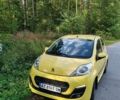 Жовтий Пежо 107, об'ємом двигуна 1 л та пробігом 80 тис. км за 5000 $, фото 1 на Automoto.ua