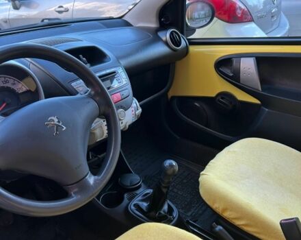 Жовтий Пежо 107, об'ємом двигуна 1 л та пробігом 134 тис. км за 4700 $, фото 4 на Automoto.ua