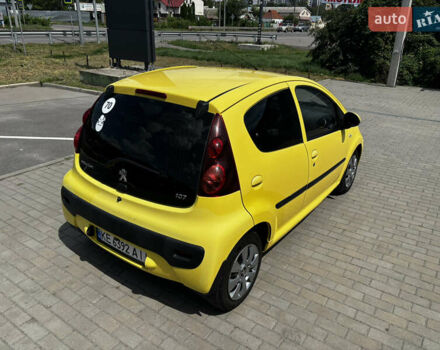 Желтый Пежо 107, объемом двигателя 1 л и пробегом 122 тыс. км за 5250 $, фото 8 на Automoto.ua