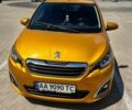 Желтый Пежо 107, объемом двигателя 1 л и пробегом 50 тыс. км за 8200 $, фото 1 на Automoto.ua