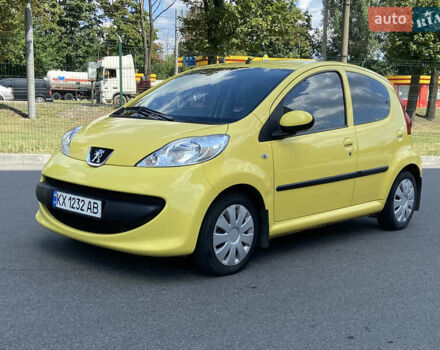 Желтый Пежо 107, объемом двигателя 1 л и пробегом 62 тыс. км за 5400 $, фото 1 на Automoto.ua