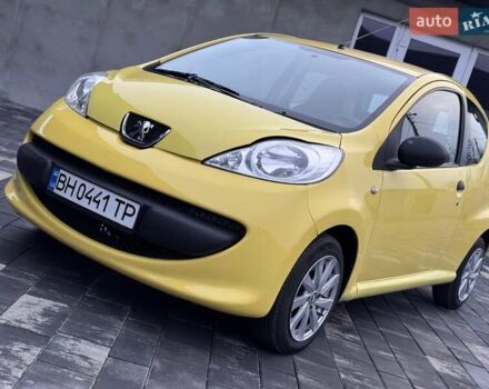 Желтый Пежо 107, объемом двигателя 1 л и пробегом 178 тыс. км за 3500 $, фото 1 на Automoto.ua