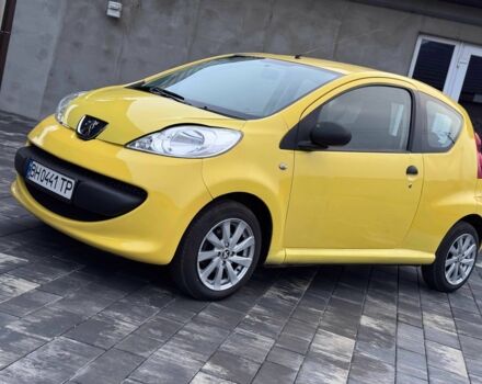 Желтый Пежо 107, объемом двигателя 1 л и пробегом 160 тыс. км за 3500 $, фото 1 на Automoto.ua