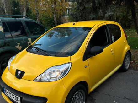 Жовтий Пежо 107, об'ємом двигуна 1 л та пробігом 189 тис. км за 4100 $, фото 1 на Automoto.ua