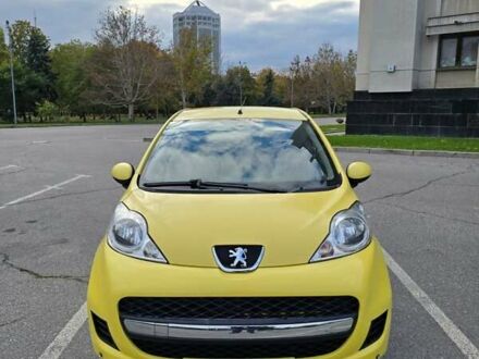 Пежо 107 2011 в Одессе на Automoto.ua Желтый Пежо 107, объемом двигателя 1 л и пробегом 284 тыс. км за 5100 $, фото 1 на Automoto.ua
