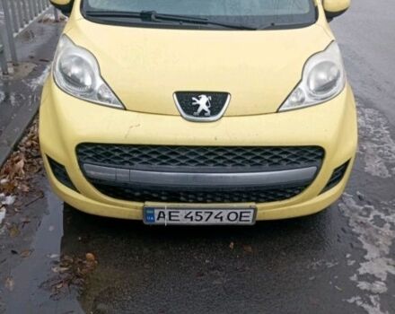 Жовтий Пежо 107, об'ємом двигуна 1 л та пробігом 80 тис. км за 4000 $, фото 1 на Automoto.ua