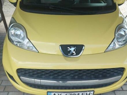 Желтый Пежо 107, объемом двигателя 1 л и пробегом 71 тыс. км за 5200 $, фото 1 на Automoto.ua