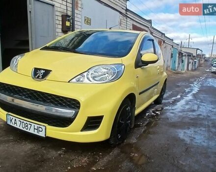 Желтый Пежо 107, объемом двигателя 1 л и пробегом 156 тыс. км за 4998 $, фото 1 на Automoto.ua