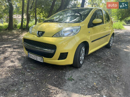 Пежо 107 2011 у Славянске на Automoto.ua Жовтий Пежо 107, об'ємом двигуна 1 л та пробігом 79 тис. км за 5800 $, фото 1 на Automoto.ua