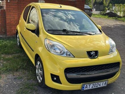 Жовтий Пежо 107, об'ємом двигуна 1 л та пробігом 105 тис. км за 5500 $, фото 1 на Automoto.ua