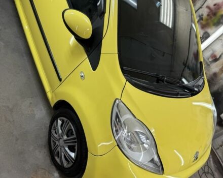 Желтый Пежо 107, объемом двигателя 1 л и пробегом 125 тыс. км за 5100 $, фото 1 на Automoto.ua