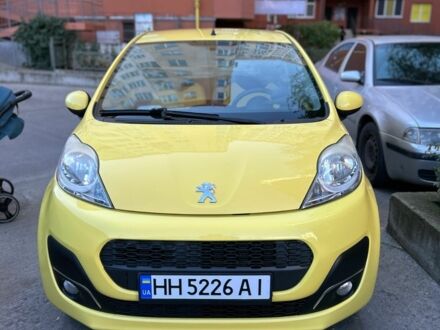 Желтый Пежо 107, объемом двигателя 1 л и пробегом 134 тыс. км за 4700 $, фото 1 на Automoto.ua