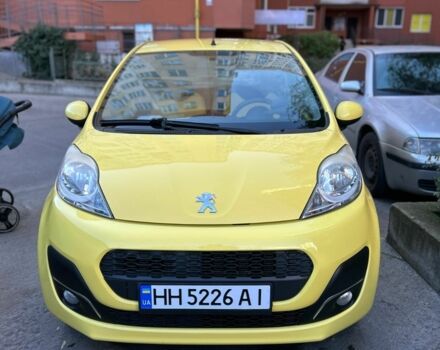 Желтый Пежо 107, объемом двигателя 1 л и пробегом 134 тыс. км за 4700 $, фото 1 на Automoto.ua