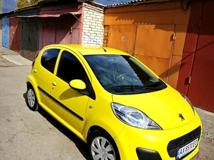 Желтый Пежо 107, объемом двигателя 1 л и пробегом 66 тыс. км за 5050 $, фото 1 на Automoto.ua