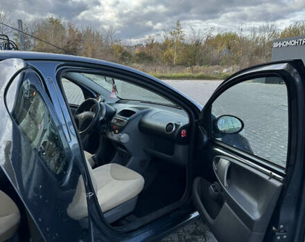 Серый Пежо 107, объемом двигателя 1 л и пробегом 94 тыс. км за 4200 $, фото 3 на Automoto.ua