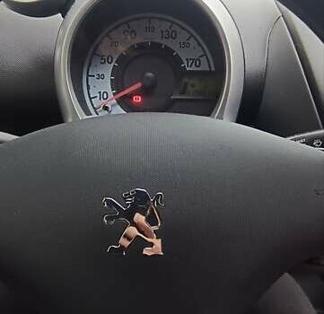 Серый Пежо 107, объемом двигателя 0.98 л и пробегом 148 тыс. км за 4000 $, фото 26 на Automoto.ua