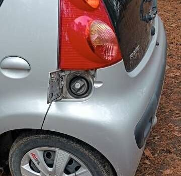 Серый Пежо 107, объемом двигателя 0.98 л и пробегом 148 тыс. км за 4000 $, фото 12 на Automoto.ua