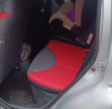 Серый Пежо 107, объемом двигателя 0.98 л и пробегом 148 тыс. км за 4000 $, фото 11 на Automoto.ua