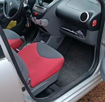 Серый Пежо 107, объемом двигателя 0.98 л и пробегом 148 тыс. км за 4000 $, фото 6 на Automoto.ua