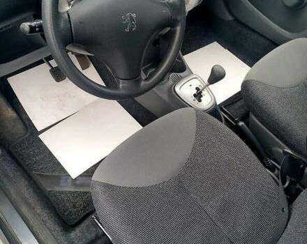 Серый Пежо 107, объемом двигателя 1 л и пробегом 112 тыс. км за 4200 $, фото 8 на Automoto.ua