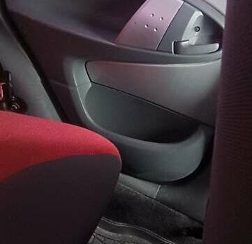 Серый Пежо 107, объемом двигателя 0.98 л и пробегом 148 тыс. км за 4000 $, фото 21 на Automoto.ua