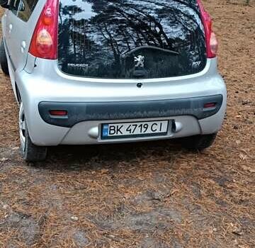 Серый Пежо 107, объемом двигателя 0.98 л и пробегом 148 тыс. км за 4000 $, фото 2 на Automoto.ua