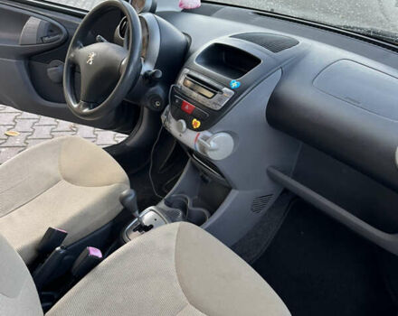 Серый Пежо 107, объемом двигателя 1 л и пробегом 94 тыс. км за 4200 $, фото 4 на Automoto.ua