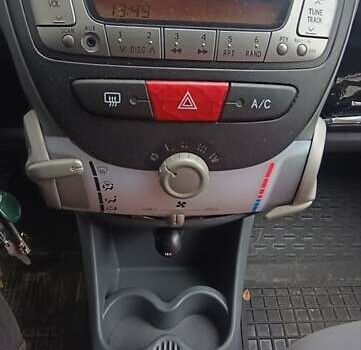 Серый Пежо 107, объемом двигателя 0.98 л и пробегом 148 тыс. км за 4000 $, фото 25 на Automoto.ua