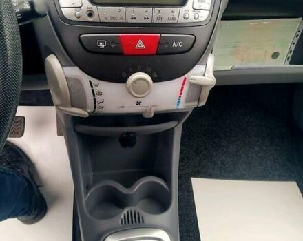 Серый Пежо 107, объемом двигателя 1 л и пробегом 112 тыс. км за 4200 $, фото 11 на Automoto.ua