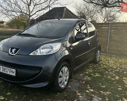 Серый Пежо 107, объемом двигателя 1 л и пробегом 122 тыс. км за 5650 $, фото 1 на Automoto.ua