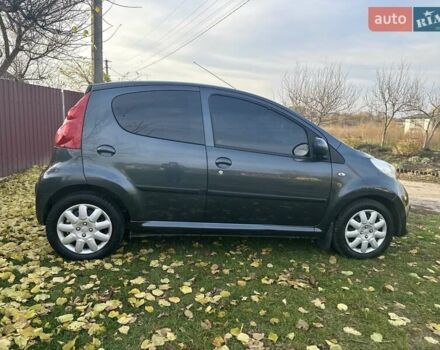 Серый Пежо 107, объемом двигателя 1 л и пробегом 122 тыс. км за 5650 $, фото 5 на Automoto.ua