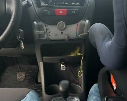 Серый Пежо 107, объемом двигателя 1 л и пробегом 122 тыс. км за 5650 $, фото 14 на Automoto.ua