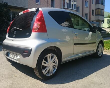 Серый Пежо 107, объемом двигателя 1 л и пробегом 166 тыс. км за 4599 $, фото 1 на Automoto.ua