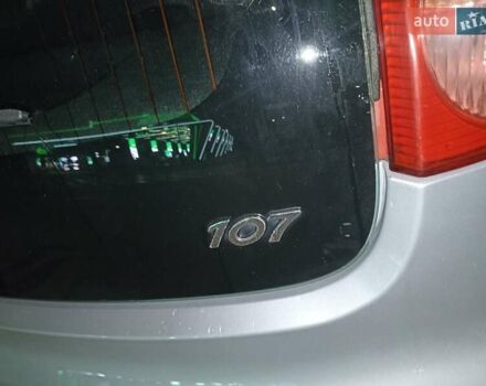 Серый Пежо 107, объемом двигателя 1 л и пробегом 154 тыс. км за 3299 $, фото 3 на Automoto.ua