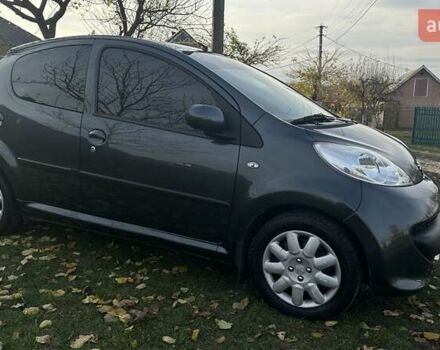 Серый Пежо 107, объемом двигателя 1 л и пробегом 122 тыс. км за 5650 $, фото 4 на Automoto.ua